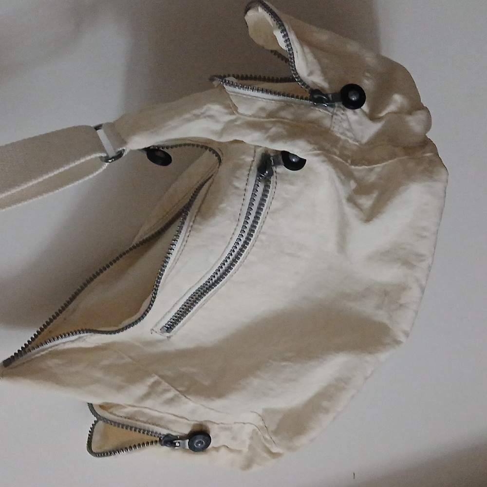 Kipling Cream Jeel (LG Mltipkt Hbag) 8104553.  115.